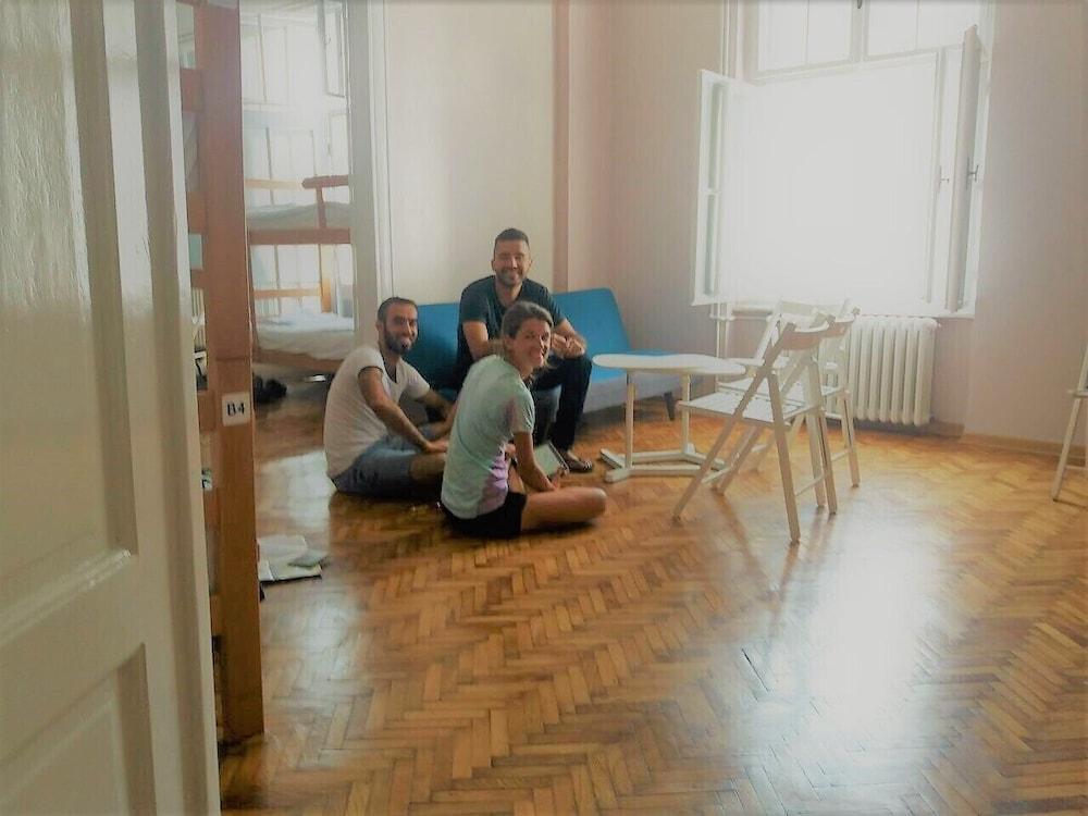 Roommates Hostel 贝尔格莱德 外观 照片